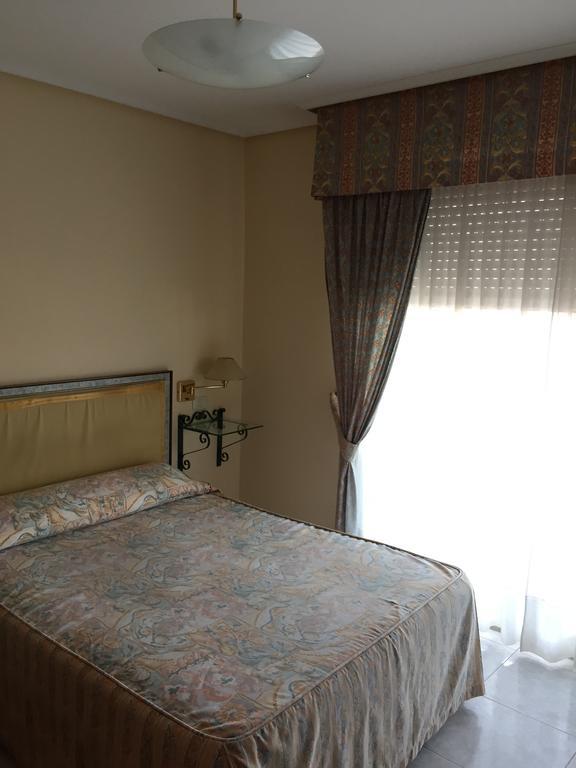 Hotel Restaurante Derby Carballino Room photo